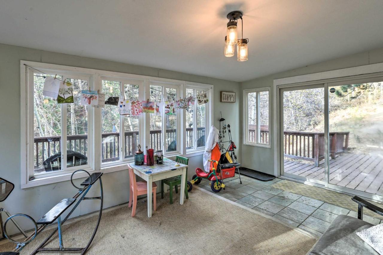 Stunning Golden Home With Deck About 35 Mi To Denver! Εξωτερικό φωτογραφία