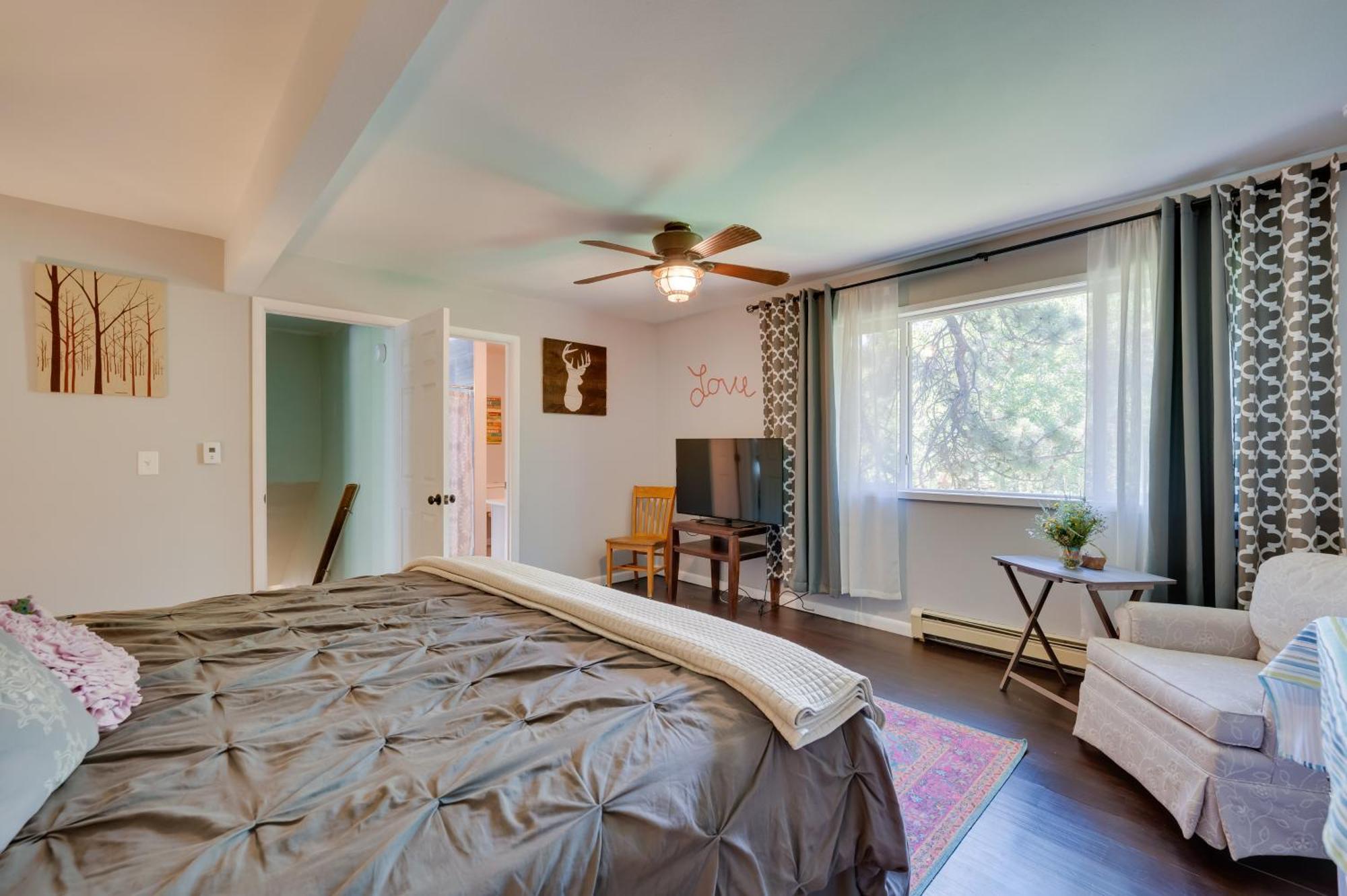 Stunning Golden Home With Deck About 35 Mi To Denver! Εξωτερικό φωτογραφία
