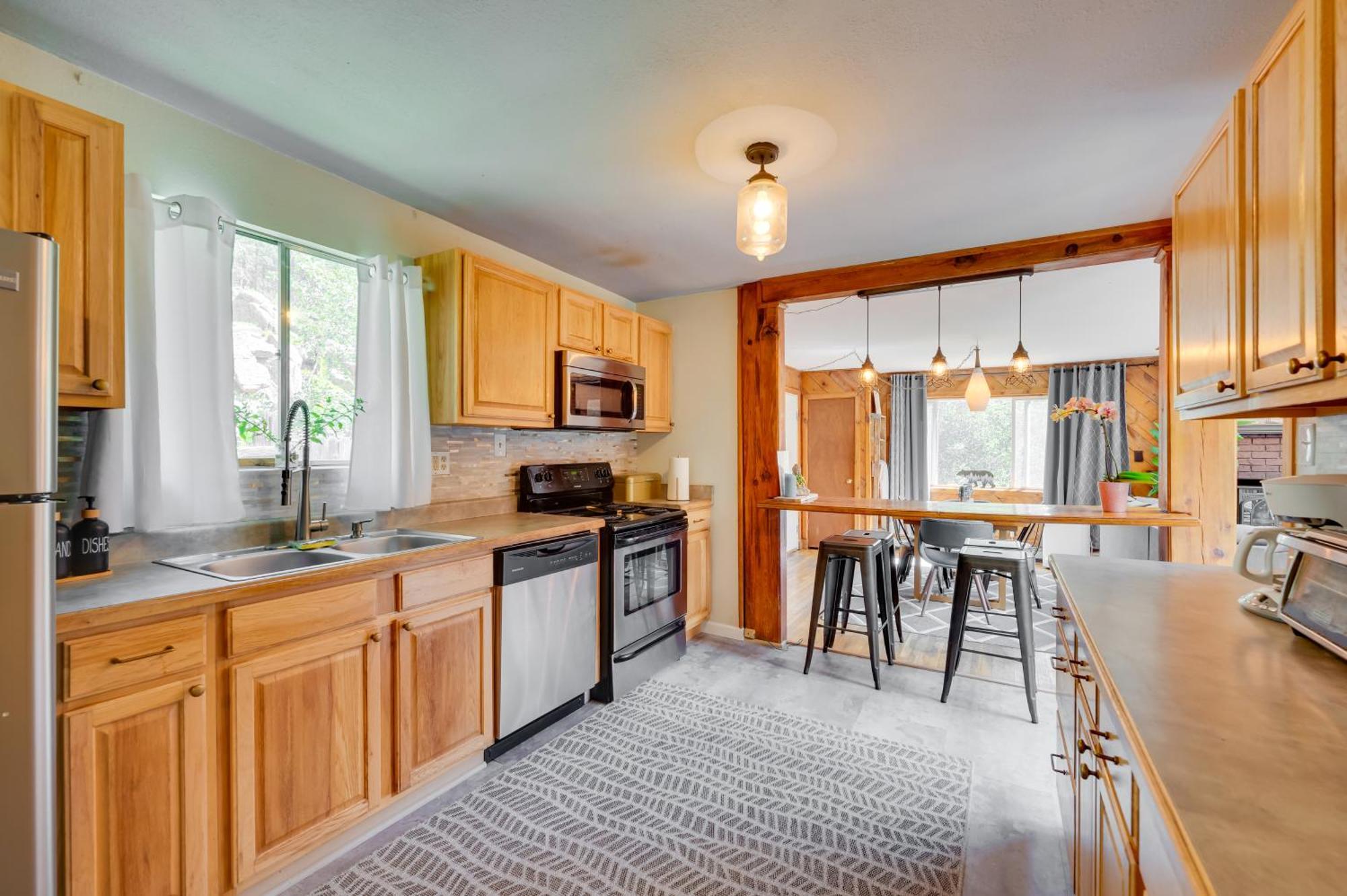 Stunning Golden Home With Deck About 35 Mi To Denver! Εξωτερικό φωτογραφία