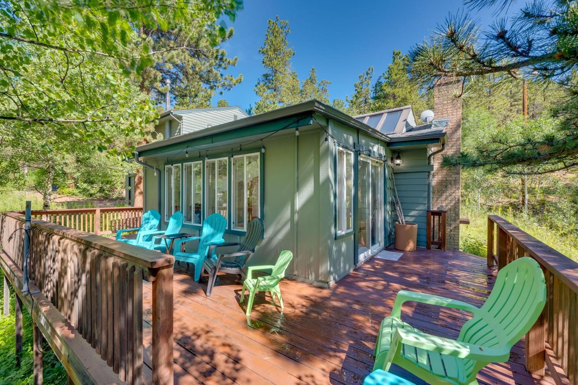 Stunning Golden Home With Deck About 35 Mi To Denver! Εξωτερικό φωτογραφία