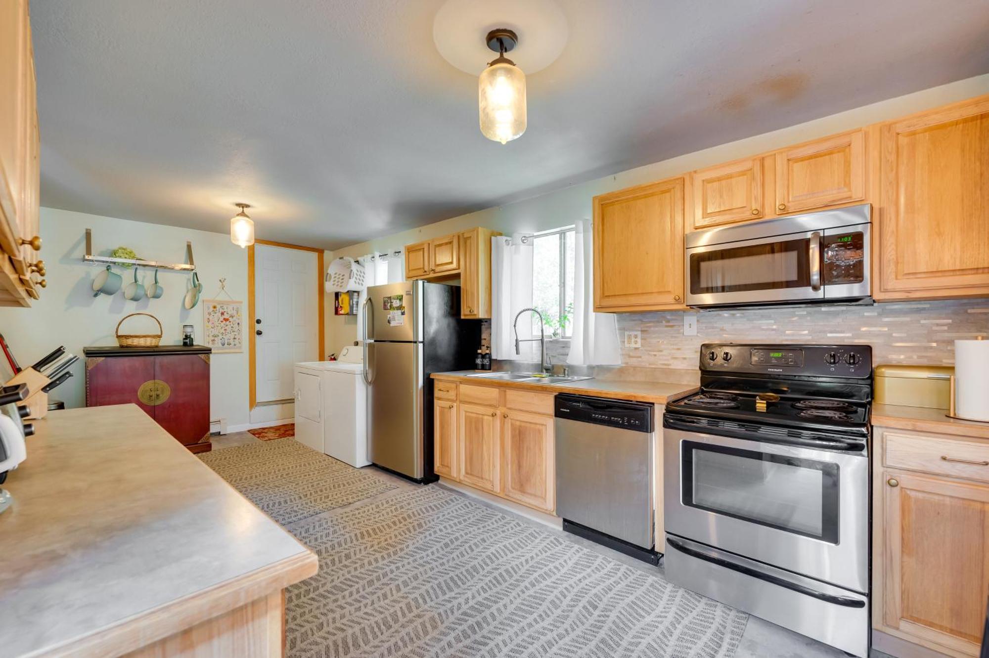 Stunning Golden Home With Deck About 35 Mi To Denver! Εξωτερικό φωτογραφία