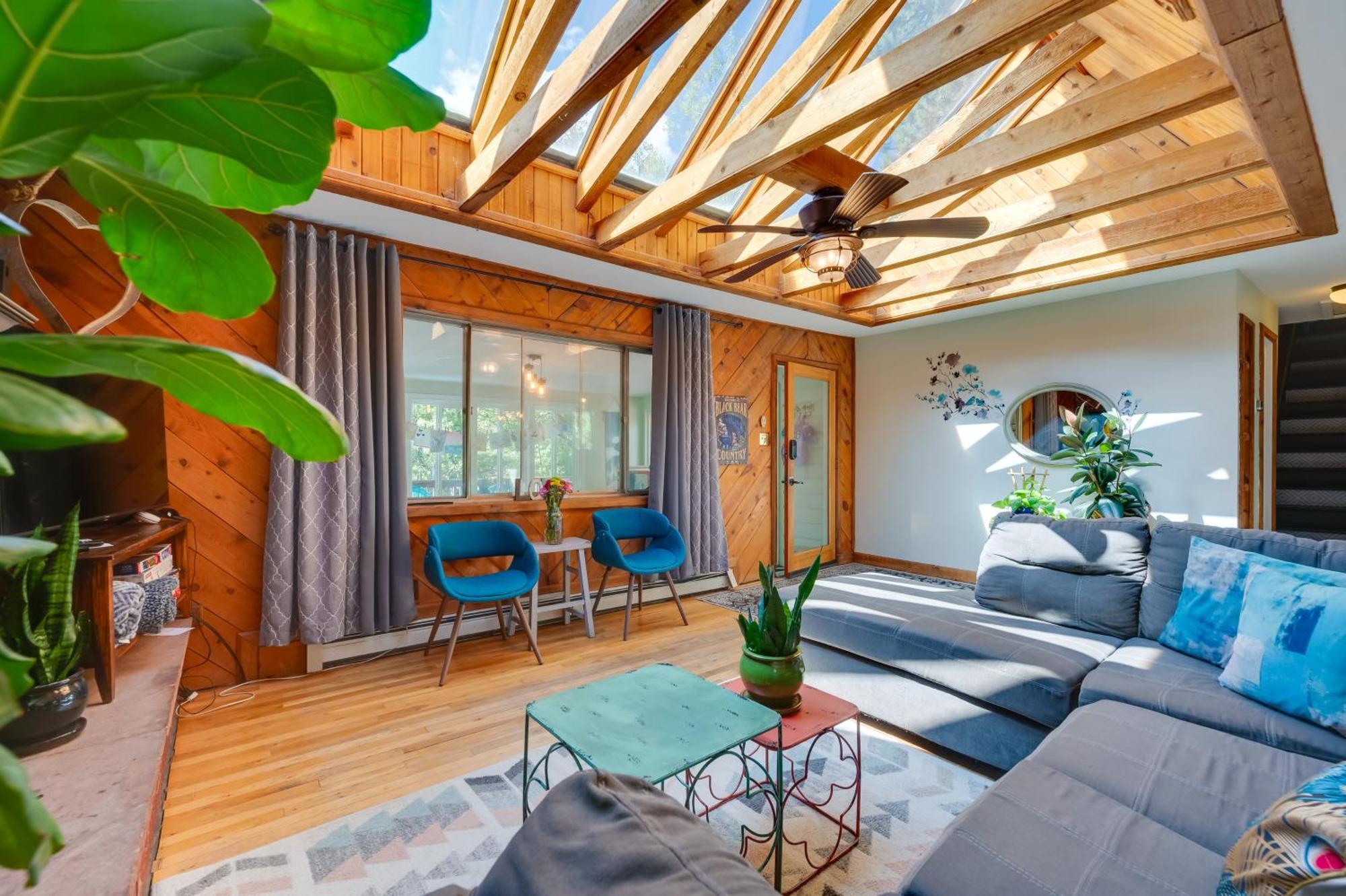 Stunning Golden Home With Deck About 35 Mi To Denver! Εξωτερικό φωτογραφία