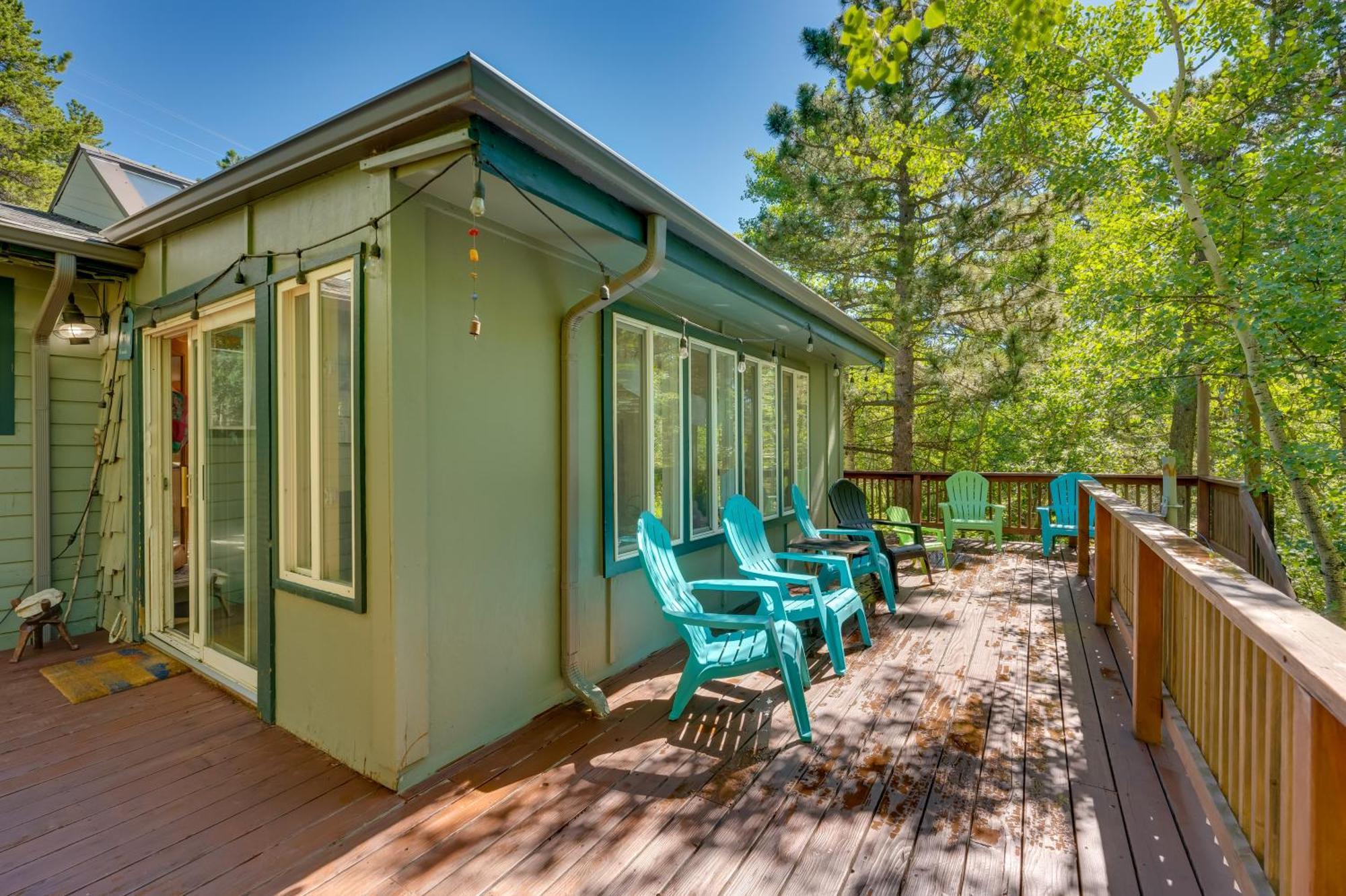 Stunning Golden Home With Deck About 35 Mi To Denver! Εξωτερικό φωτογραφία