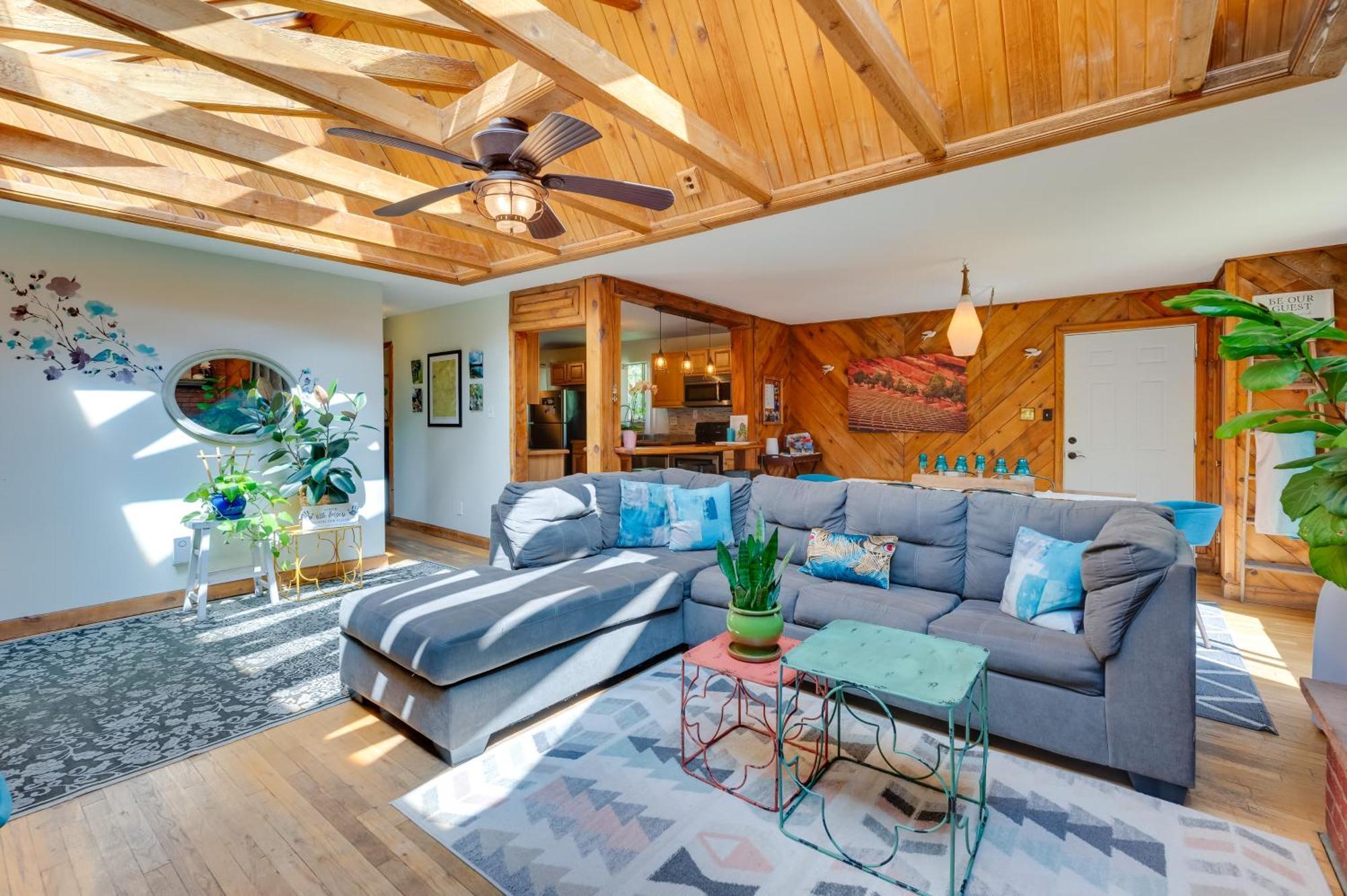Stunning Golden Home With Deck About 35 Mi To Denver! Εξωτερικό φωτογραφία