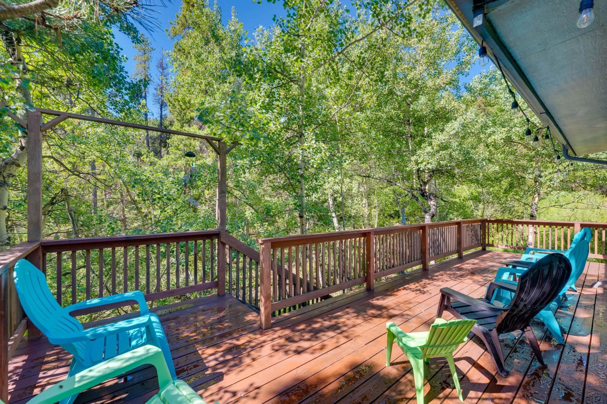 Stunning Golden Home With Deck About 35 Mi To Denver! Εξωτερικό φωτογραφία